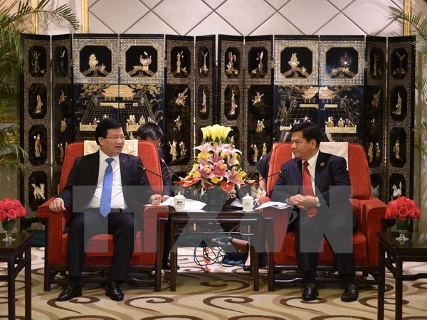 Deputy PM Trinh Dinh Dung receives Secretary of Yunnan Party Committee Li Jiheng - ảnh 1